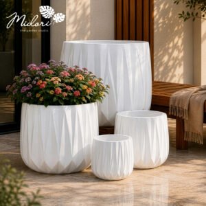 Tsuki terracotta planter