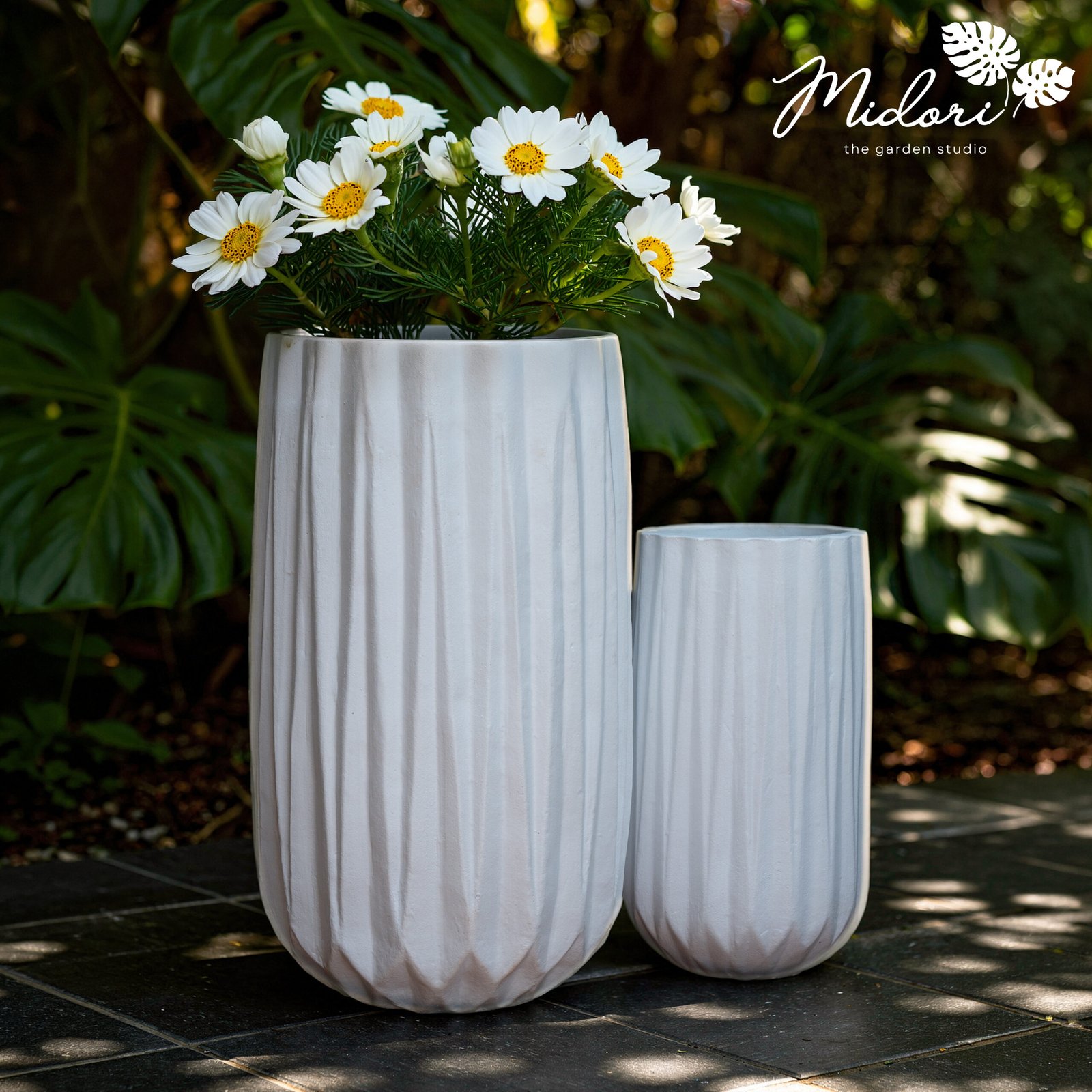 Akari terracotta planter