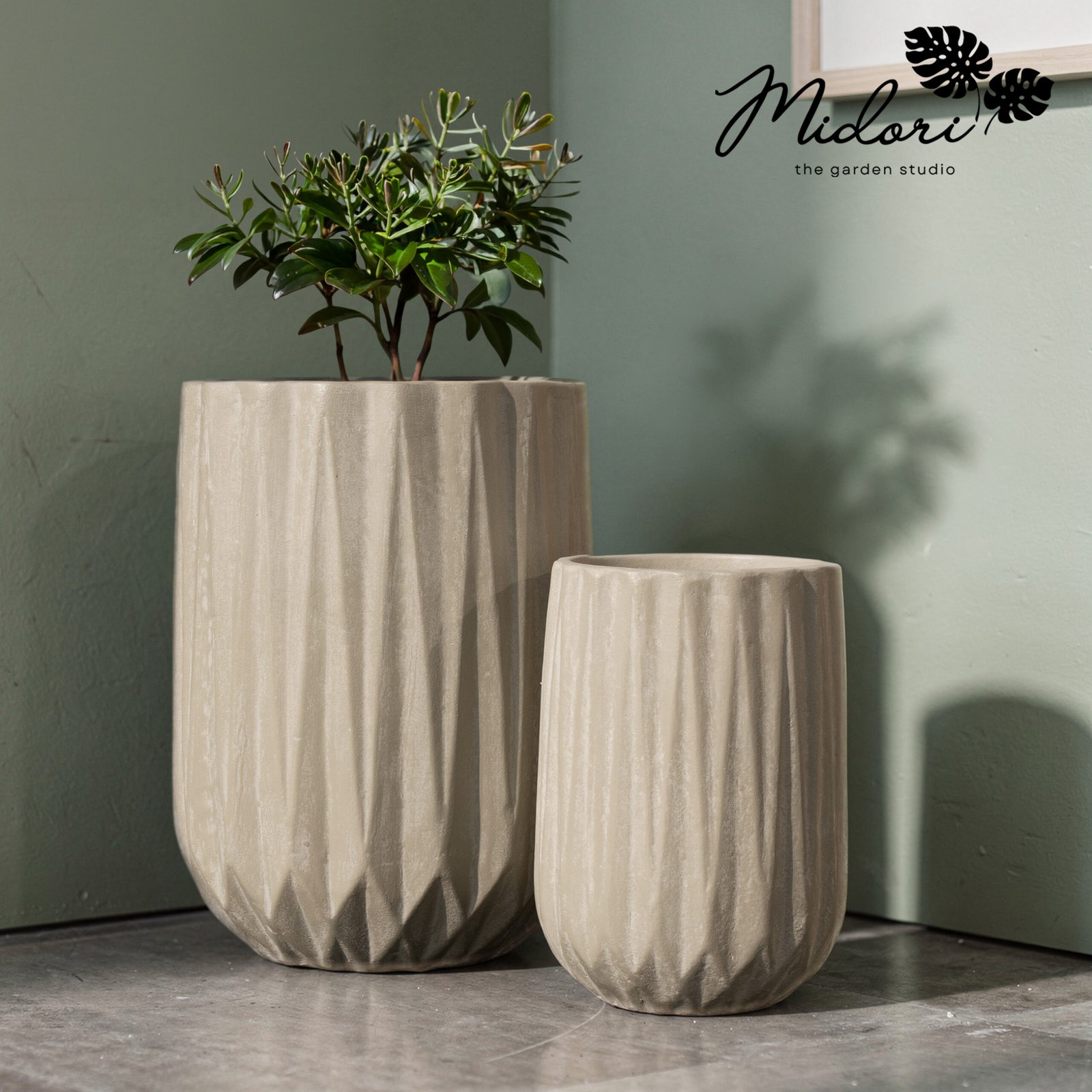 Kage terracotta planter